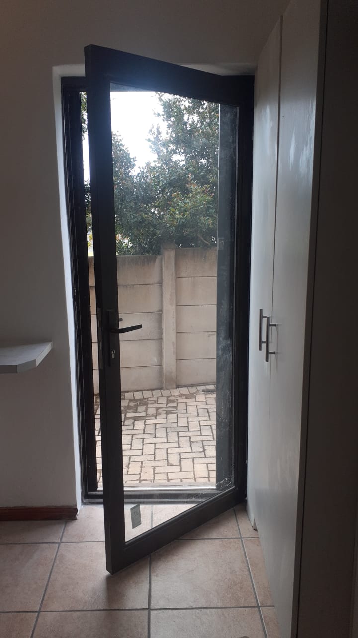 To Let 2 Bedroom Property for Rent in Wavecrest Eastern Cape